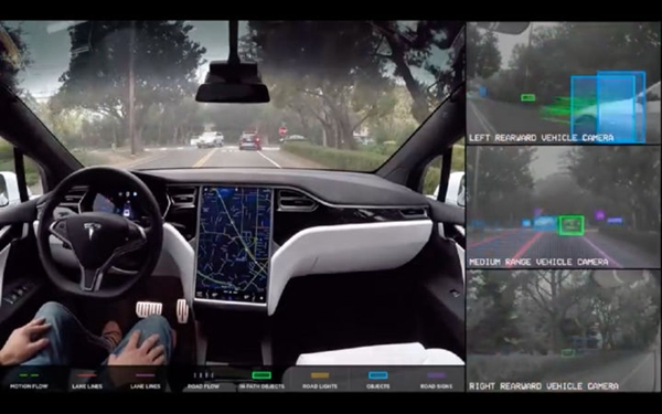 特斯拉無人車已經(jīng)量產(chǎn)，并投入使用了。