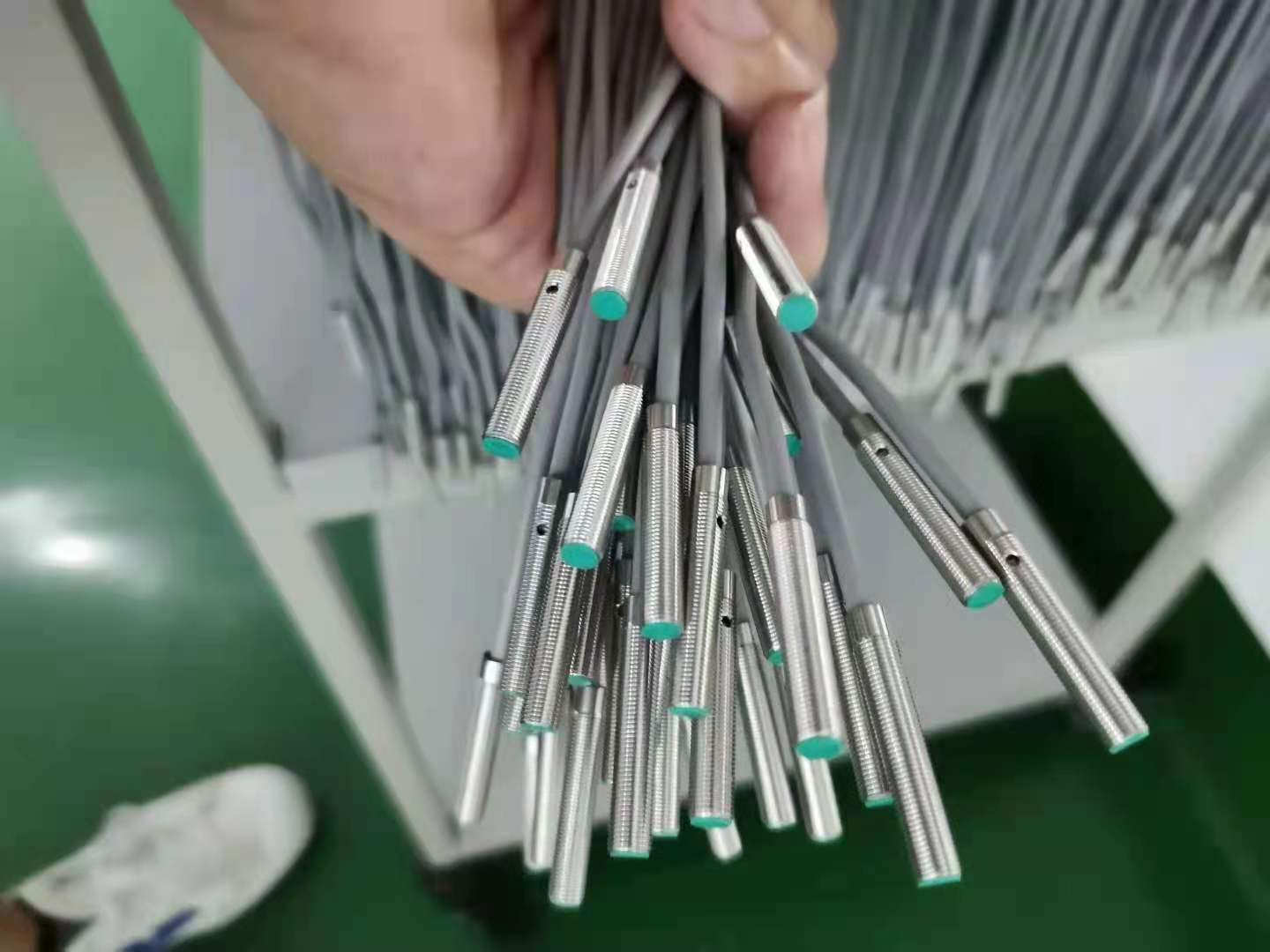 三線有源電感式接近開關(guān)接線的口訣你知道嗎